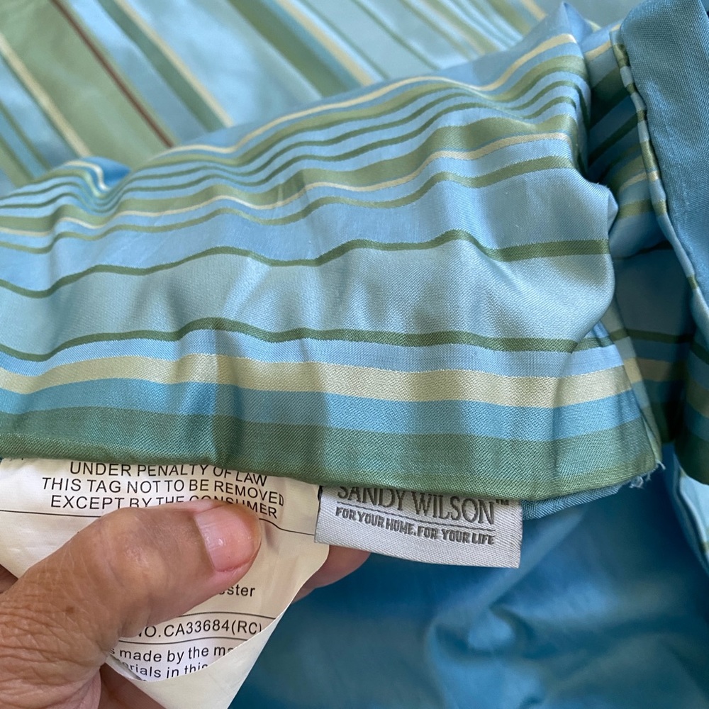 Full Queen Duvet and Shams Sandy Wilson. Used on guest bed only!! - Picture 4 of 14